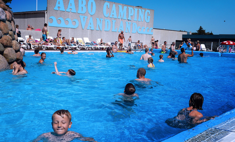 1.200 vierkante meter buitenzwembad met 3 zwembaden