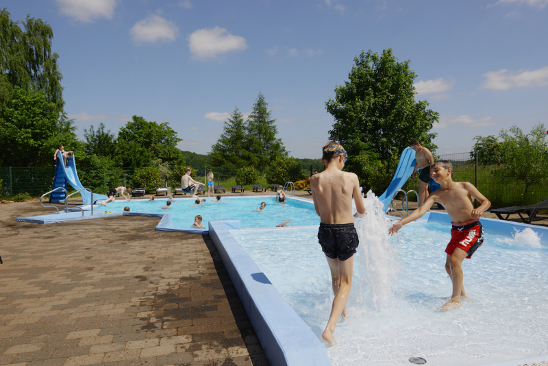 Zwembad geopend van half mei tot eind augustus